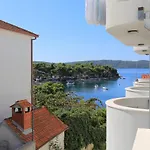 And By The Sea - 16536 Gostinjska kuća 3*
