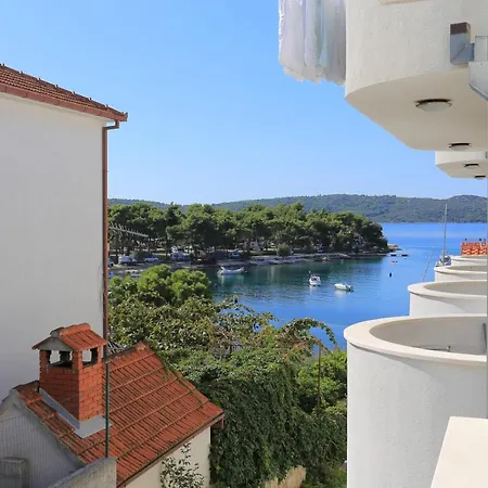 And By The Sea - 16536 Maison d'hôtes 3*