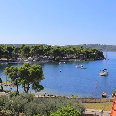 And By The Sea - 16536 Maison d'hôtes 3*
